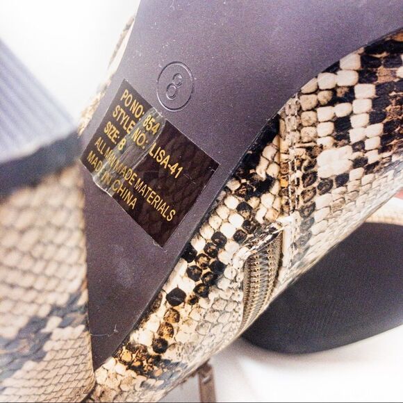 Breckelle’s Faux Snakeskin Ankle Booties Sz 8 - Picture 8 of 11